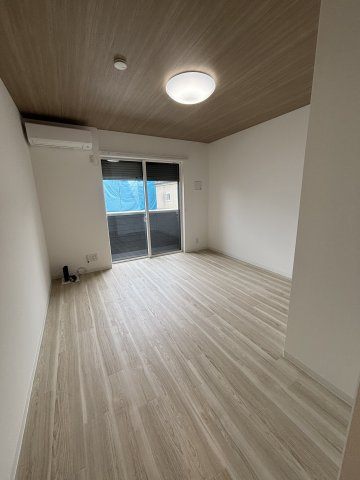 INOVE寝屋川大利元町の洋室