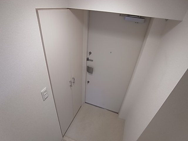 神戸市兵庫区西柳原町の賃貸マンションの玄関|シューズボックス付き