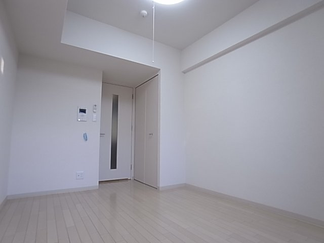 神戸市兵庫区西柳原町の賃貸マンションの居間・リビング|リビング