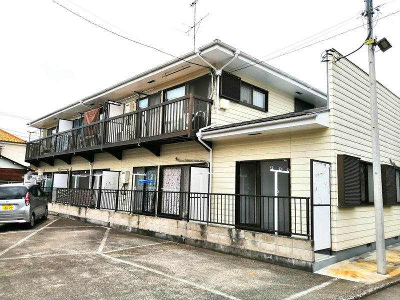 福生市大字熊川のアパートの駐車場
