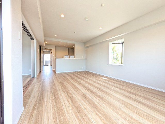 ダイアパレス富士見台の内装|～15.0帖の明るいLDKで、家族団欒の時間をお過ごしいただけます～