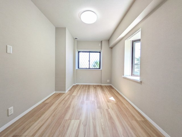 ダイアパレス富士見台の子供部屋|～6.4帖の洋室です～