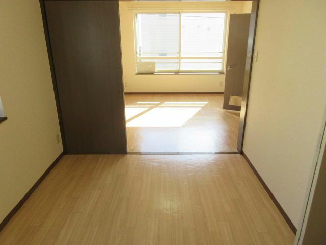 リバティ１２１２の洋室