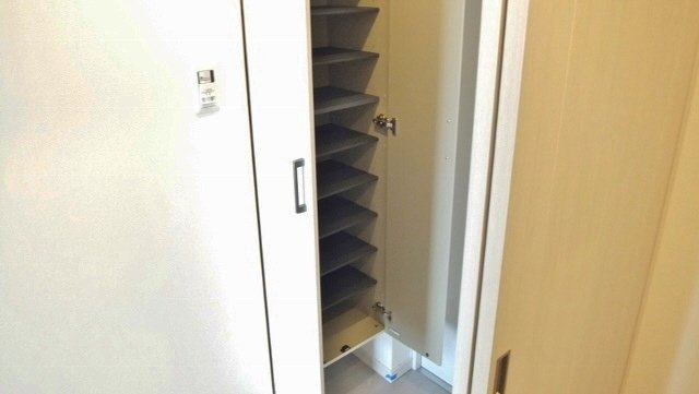 パティオアベートの玄関|両開きで使いやすいですよ。