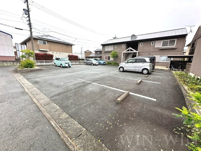 ユトリロ下地 2 Aの駐車場