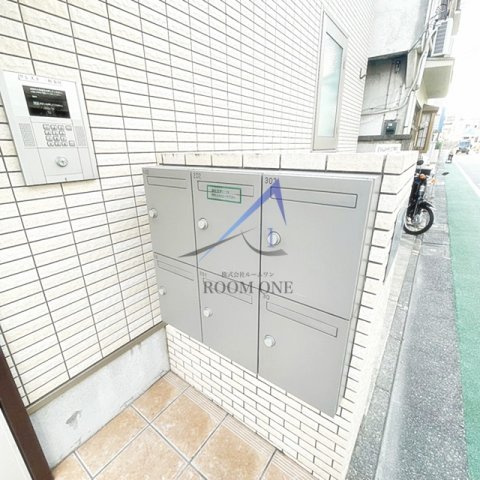 クレスト三軒茶屋のその他共用部分|宅配ボックスです。