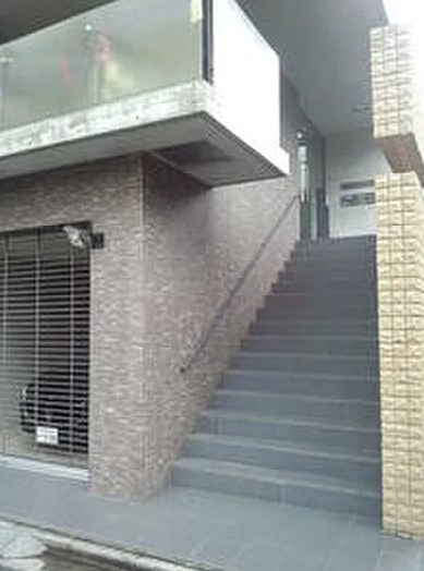 K2コート根岸のエントランス