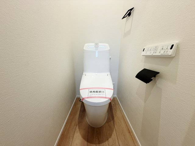 板橋区栄町 限定1棟のトイレ|2階トイレ
トイレは2階・3階それぞれんい設置しているので忙しい朝にも便利です