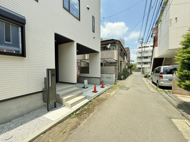 板橋区栄町 限定1棟の前面道路含む現地写真|東武東上線「大山」駅徒歩7分の快適な立地
教育施設の近く子育てしやすい住環境
スーパー、コンビニんも近く毎日のお買い物も快適です