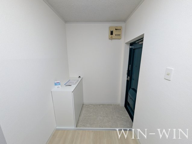 第一橋本マンションの玄関