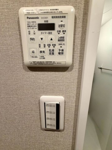 シャトー三愛の冷暖房・空調設備|浴室乾燥機完備！お洗濯物の乾燥に加え、浴室内の湿度も抑えカビも発生しにくくなります。