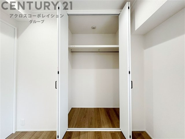 衣類やアクセサリー、小物類の収納が便利で整理整頓がしやすく、部屋の美観を保ちつつ、スペースを最大限に活用できます。衣服のしわやダメージを防ぎ、長持ちさせることができます。
