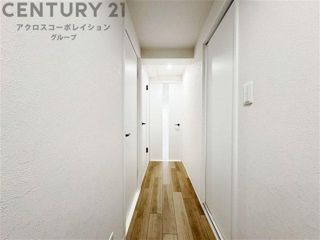 白を基調にした明るい印象のクロス・建具が室内を明るい印象にしてくれています。