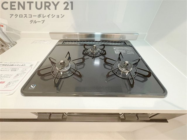 多数の調理器具を同時に使用でき、料理の効率化が可能。省エネで節約になり、様々な料理スタイルに適応できます。また、火力調整が独立しており、手入れや掃除もしやすく、今よりもっとお料理が楽しくなるかも。