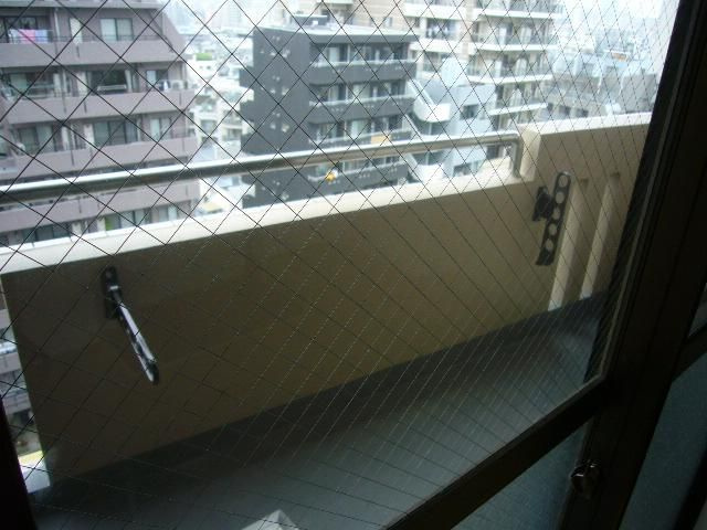 リーノ新宿若松町　１００３号室のバルコニー