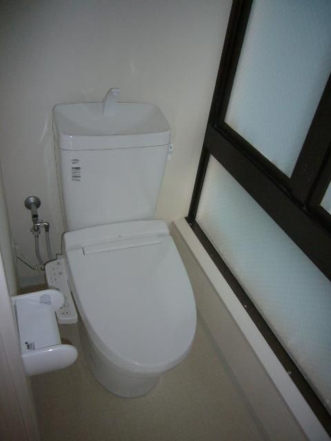 リーノ新宿若松町　１００３号室のトイレ