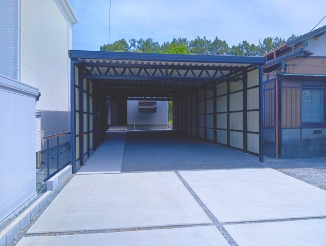 売中古戸建　富士市中丸の駐車場|最大8台まで駐車可能です。大人数の来客にも対応出来ますね。