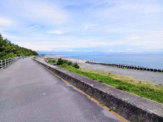 売中古戸建　富士市中丸の周辺|海岸まで徒歩約3分です。ペットのお散歩や、ランニングにも近くて便利ですね。