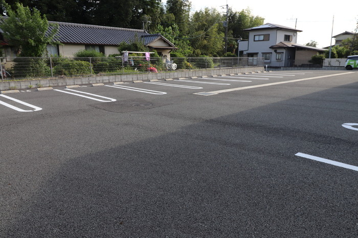 クレリアの駐車場