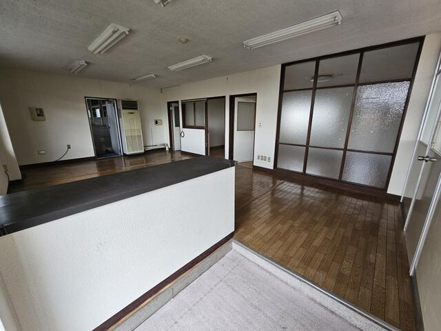 ２ｎｄ　ＬＯＧＩＳＣＯの内装