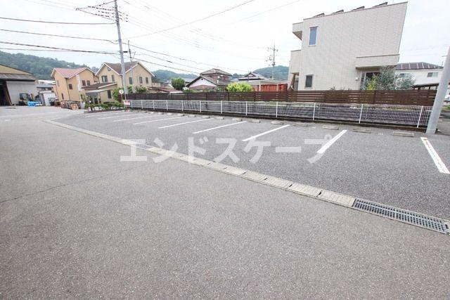 プリムヴェールＤの駐車場|高崎、前橋のお部屋探しはエンドスケープまで！お客様の理想お聞かせ下さい♪