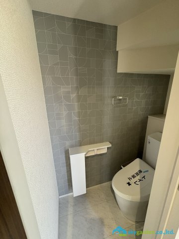 逗子市池子２丁目　新築戸建　全２棟１号棟のトイレ|落ち着いた色調のトイレです