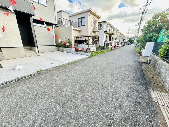 八千代市勝田台３丁目２１期の前面道路含む現地写真