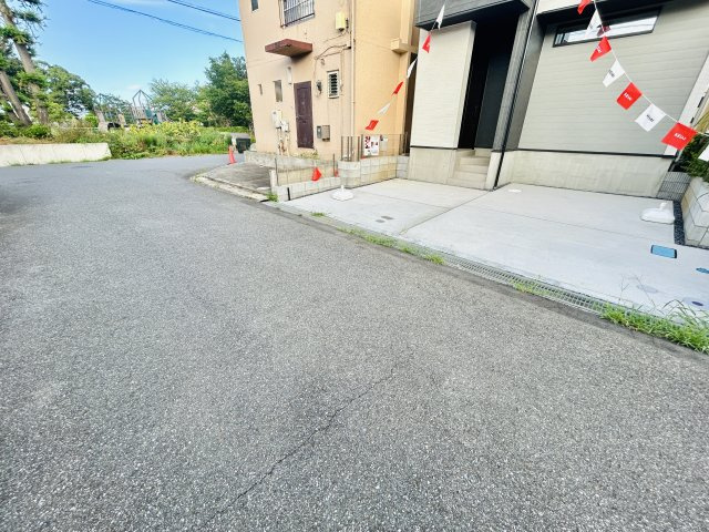 八千代市勝田台３丁目２１期の前面道路含む現地写真