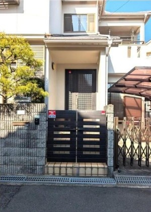 豊中市若竹町1丁目　中古戸建の玄関