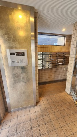 プリンセスコートお花茶屋のエントランス|風除室・メールコーナー