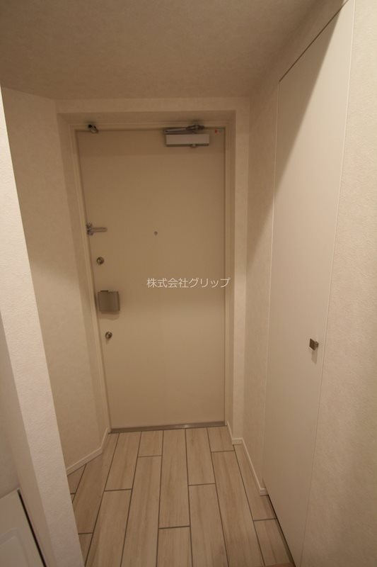 Log横浜鶴見の玄関