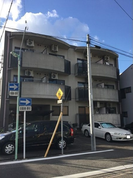 マンションヒエロの駐車場