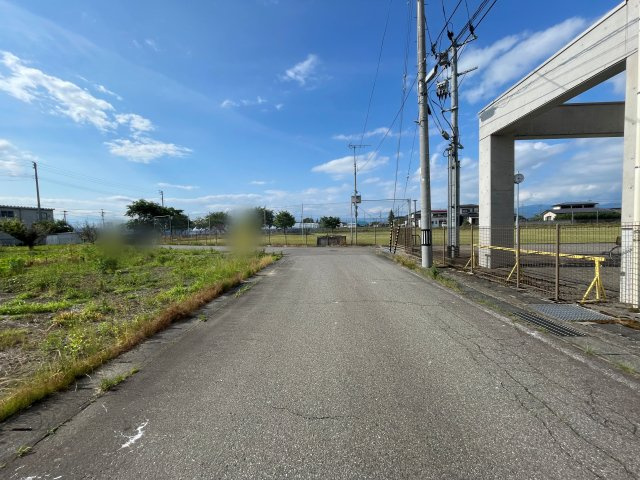 【建築条件付き売地】会津美里町字本郷道上の前面道路含む現地写真