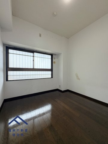 東峰マンション春日の洋室