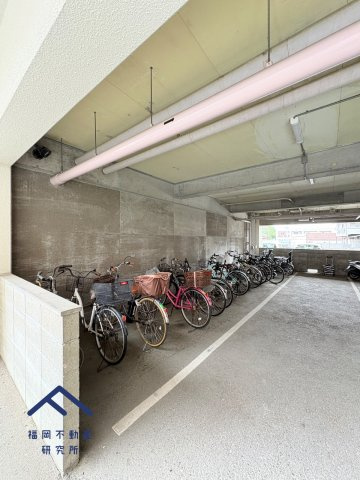 東峰マンション春日の駐車場
