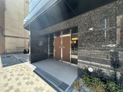 【エントランス】 | コンシェリア東京 ＜ＨＩＧＡＳＨＩＪＵＪＯ ＲＥＳＩＤＥＮＣＥ＞ | 清潔なエントランスです