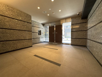 【ロビー】 | コンシェリア東京 ＜ＨＩＧＡＳＨＩＪＵＪＯ ＲＥＳＩＤＥＮＣＥ＞ | 建物の内部です