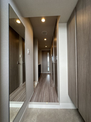 【玄関】 | コンシェリア東京 ＜ＨＩＧＡＳＨＩＪＵＪＯ ＲＥＳＩＤＥＮＣＥ＞ | きれいな玄関です