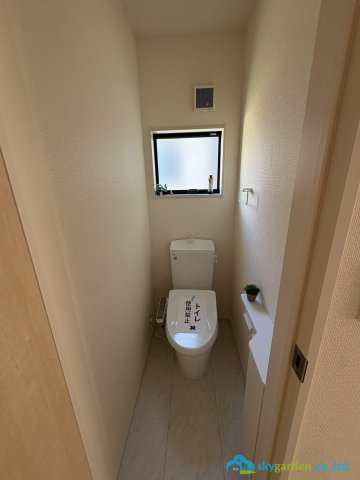 逗子市池子2丁目　新築戸建　全２棟2号棟のトイレ|落ち着いたトイレです