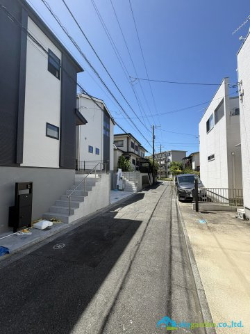 逗子市池子2丁目　新築戸建　全２棟2号棟の前面道路含む現地写真|前面道路含む現地写真です