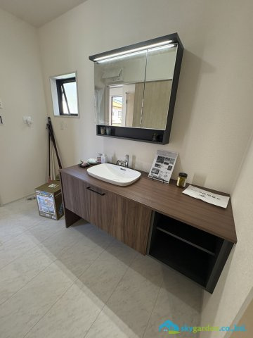 逗子市池子2丁目　新築戸建　全２棟2号棟のキッチン|コンパクトなキッチンで掃除もラクラク