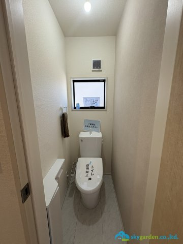 逗子市池子2丁目　新築戸建　全２棟2号棟のトイレ|コンパクトで使いやすいトイレです