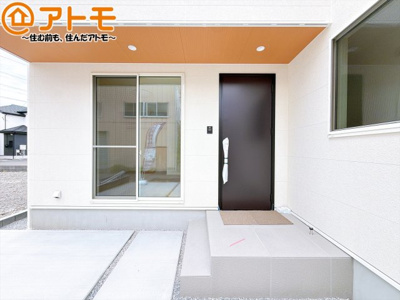 【玄関】 | 駿河区中原1期　新築戸建　2号棟 | 落ち着いた色合いの玄関はダブルロックで防犯性に優れた仕様になっています♪