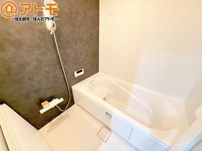 【浴室】 | 駿河区中原1期　新築戸建　1号棟 | 浴室は落ち着いた色のパネルでゆったりと過ごせる空間です。お風呂で一日の疲れを癒しましょう♪