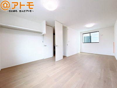 【寝室】 | 駿河区中原1期　新築戸建　1号棟 | 収納スペースもしっかり確保したお部屋は、収納家具の数も減らせるのでお部屋を広く使えます！
