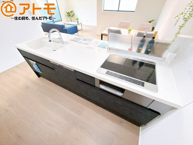 【キッチン】 | 駿河区中原1期　新築戸建　1号棟 | 対面式のキッチンはリビングを見渡すことができるので安心♪家族の会話も増えそうですね♪