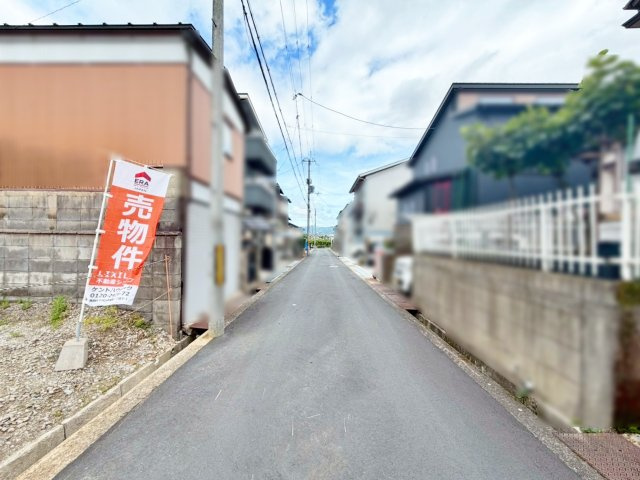 売土地　大井町かすみケ丘の前面道路含む現地写真