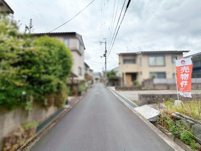 売土地　大井町かすみケ丘の前面道路含む現地写真