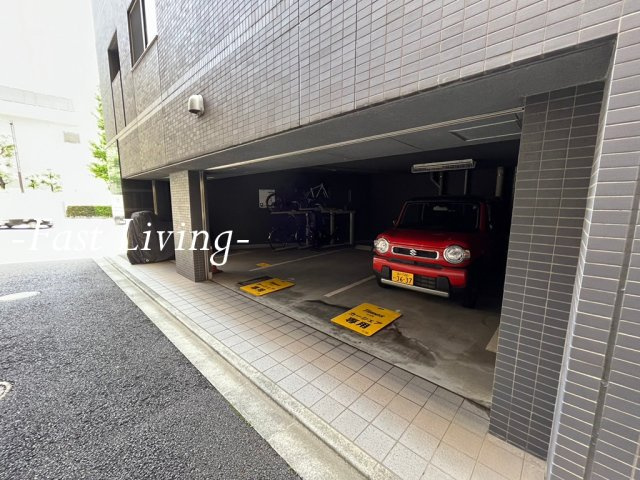 ロアール茅場町の駐車場