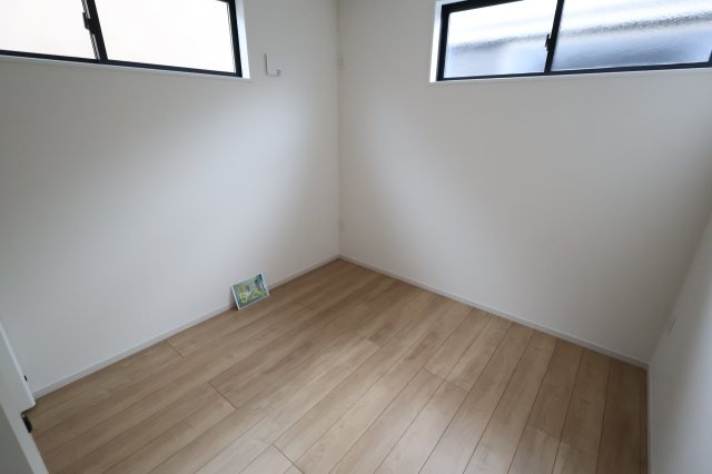 《仲介手数料無料》越谷市大沢1587-12新築一戸建てケイアイグレイスの洋室|2階 5.2帖